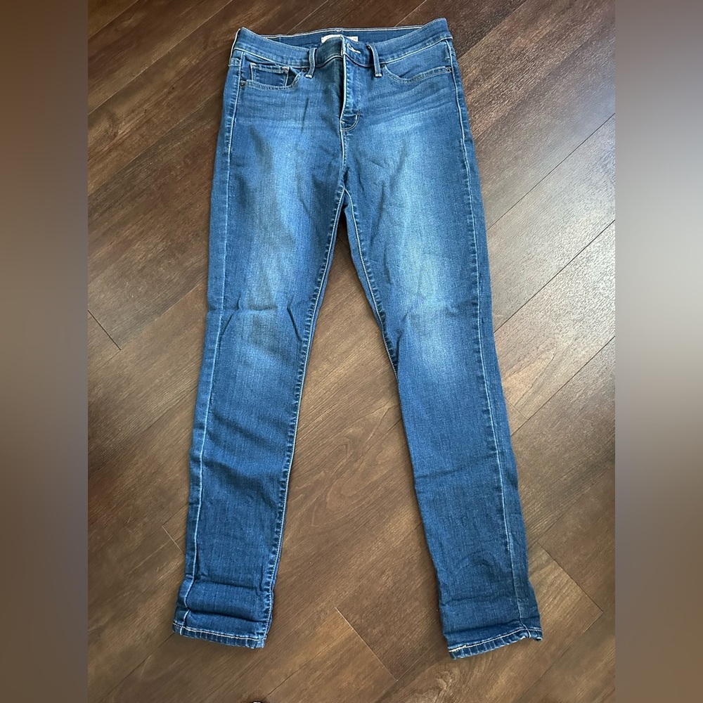 Levi 311